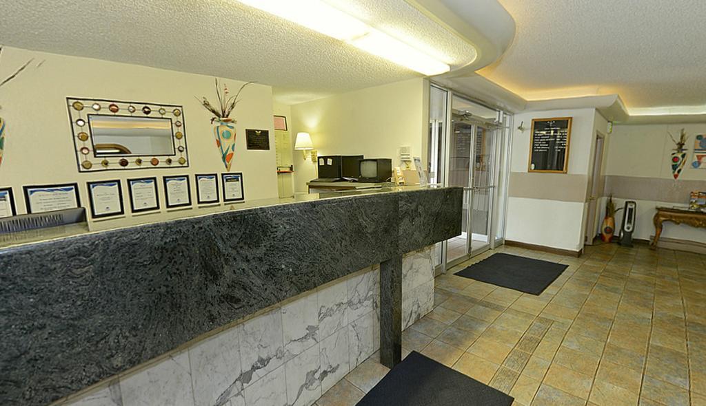 Howard Johnson By Wyndham Saint Joseph Benton Harbor Exterior photo