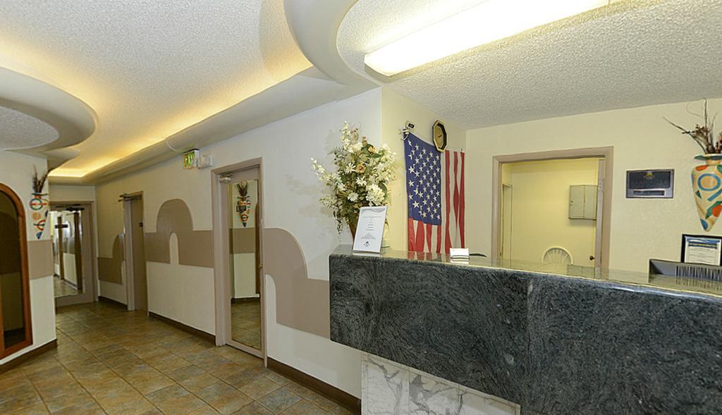 Howard Johnson By Wyndham Saint Joseph Benton Harbor Exterior photo