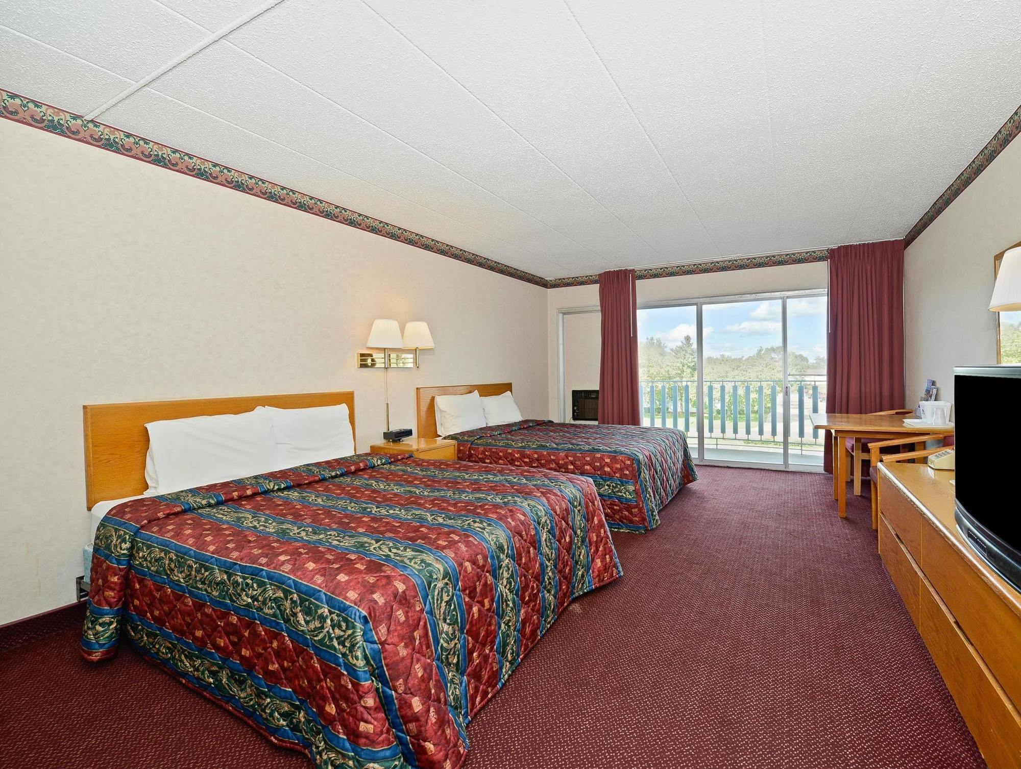 Howard Johnson By Wyndham Saint Joseph Benton Harbor Exterior photo