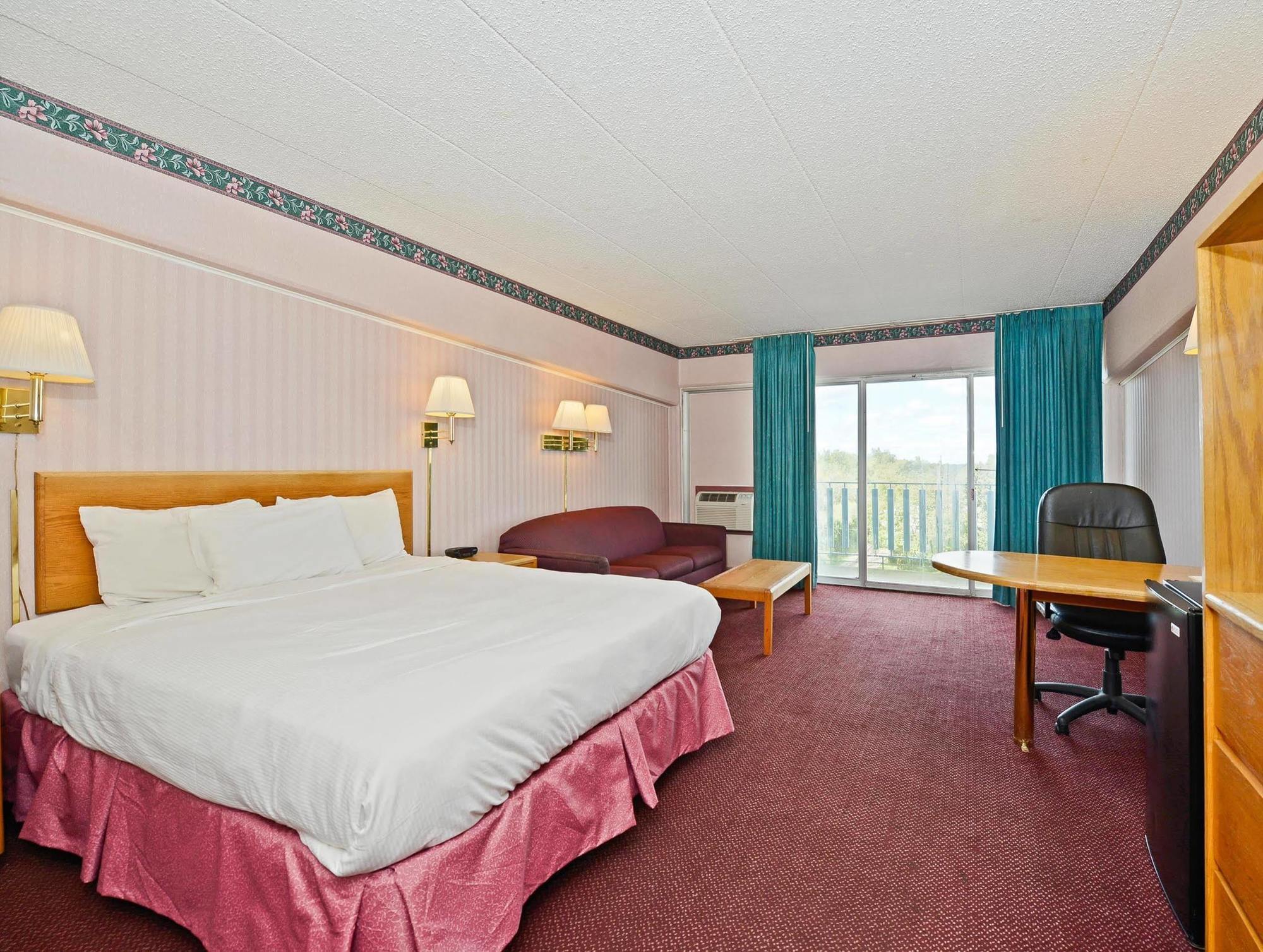 Howard Johnson By Wyndham Saint Joseph Benton Harbor Exterior photo
