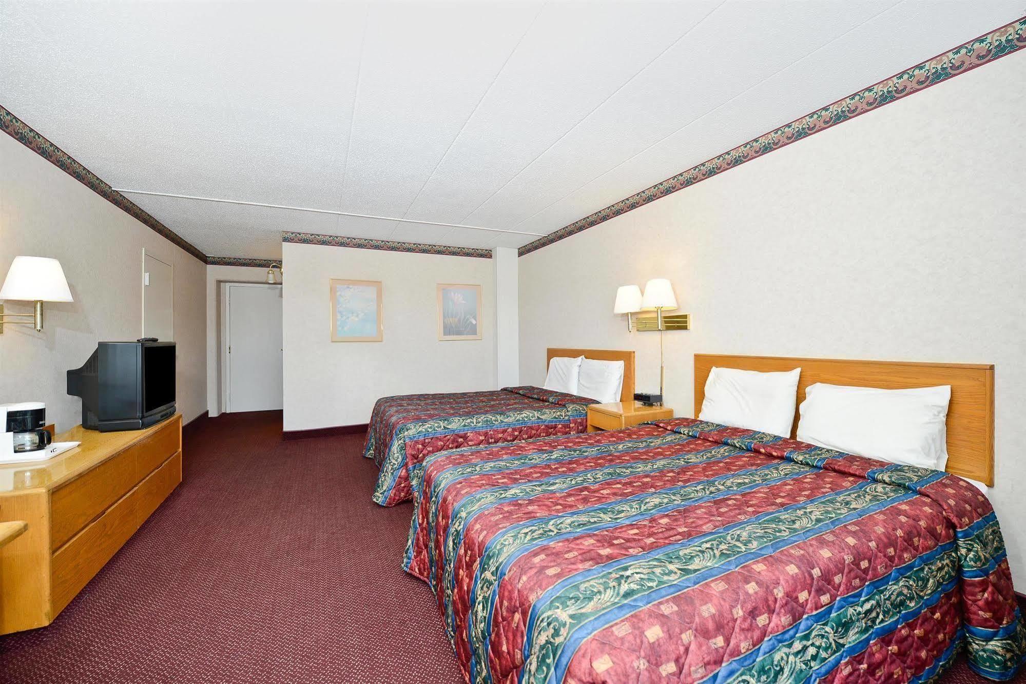Howard Johnson By Wyndham Saint Joseph Benton Harbor Room photo