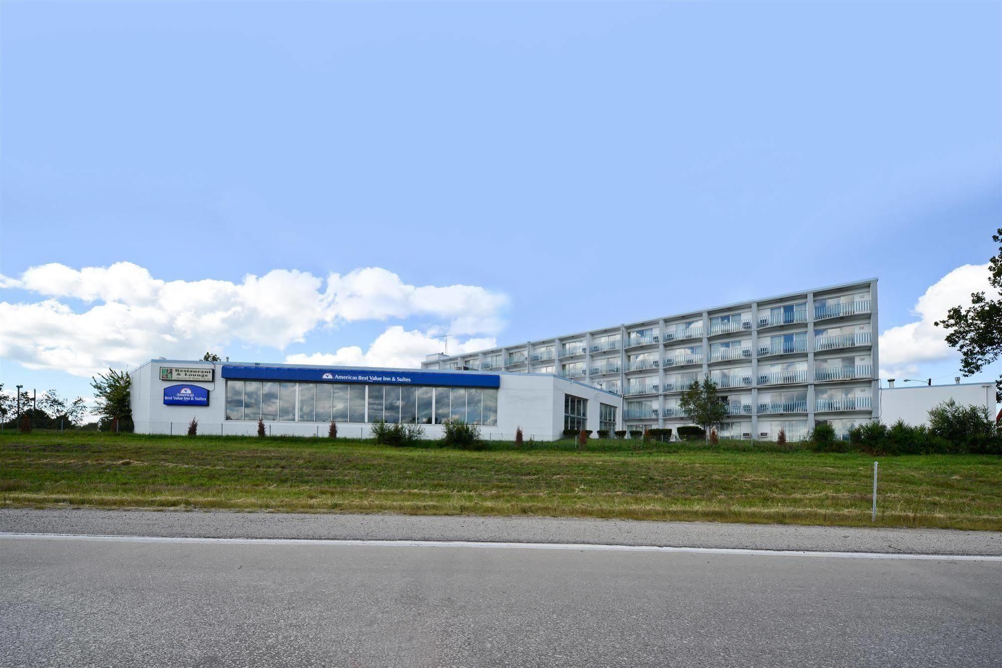 Howard Johnson By Wyndham Saint Joseph Benton Harbor Exterior photo