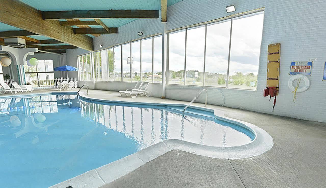 Howard Johnson By Wyndham Saint Joseph Benton Harbor Exterior photo